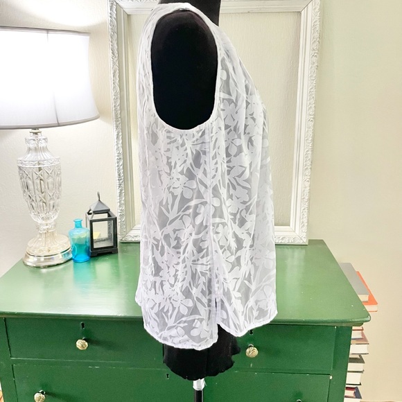 Sweet Liz Claiborne Blouse - Picture 4 of 7